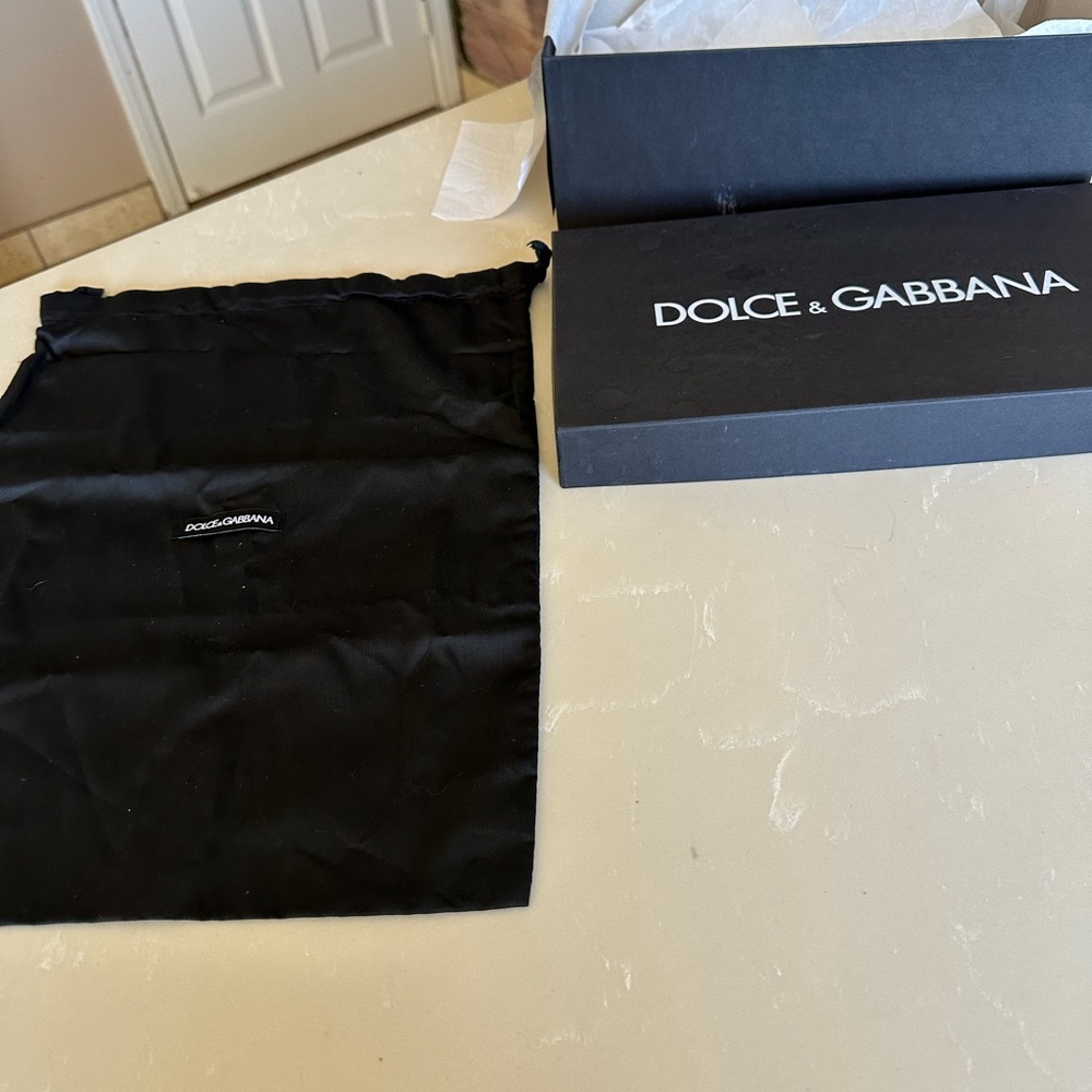 Dolce Cabanna shoe box with dust bag 🎁🎁🎁🎉🎉🎉